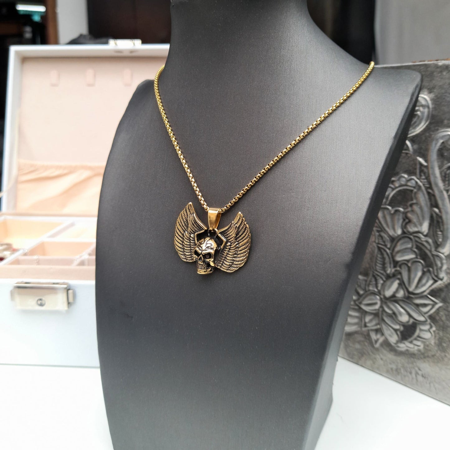 Collar de Calavera Alada