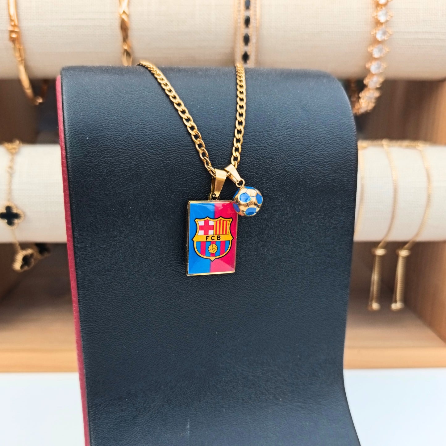 Collar del Barcelona con balón 02