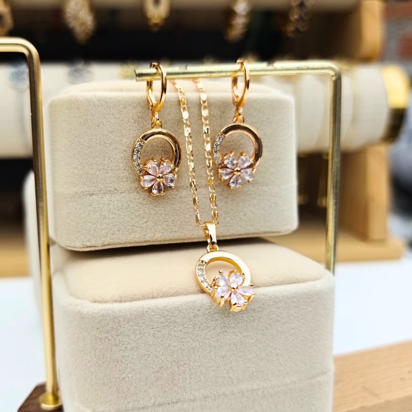 Juego Collar y Aretes "Flor"