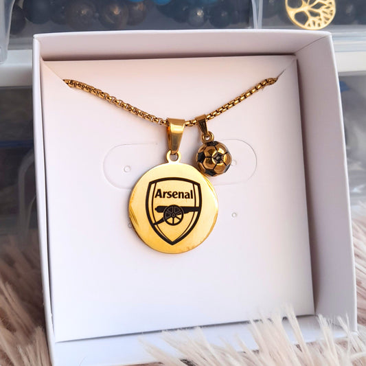 Collar del Arsenal con balón