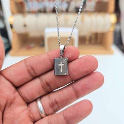 Collar relicario Mini Biblia