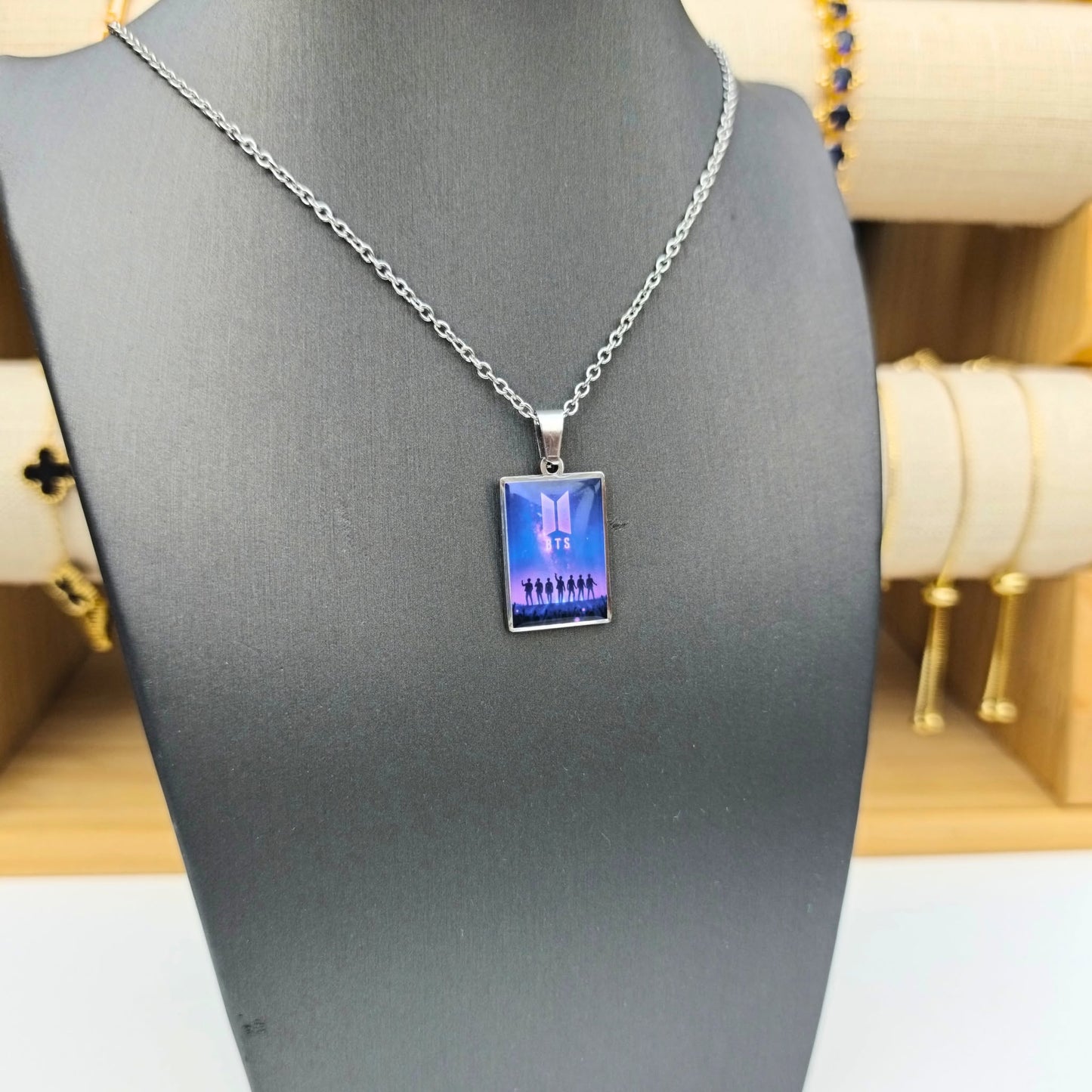 Collar de BTS 02
