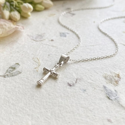 Collar "Cruz con manto" | Plata