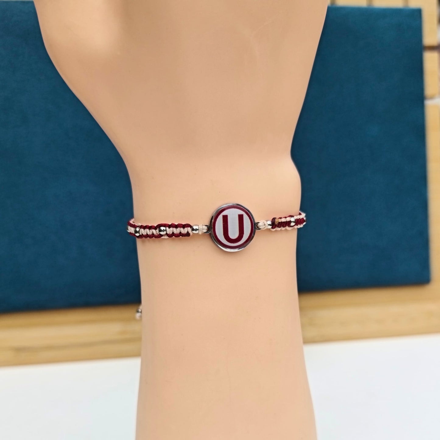 Pulsera Tejida del Universitario