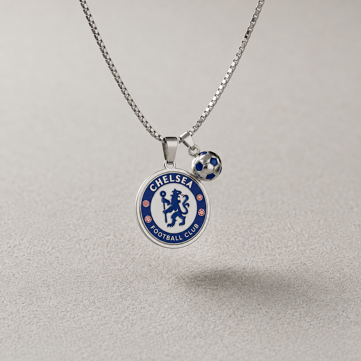 Collar del Chelsea con balón
