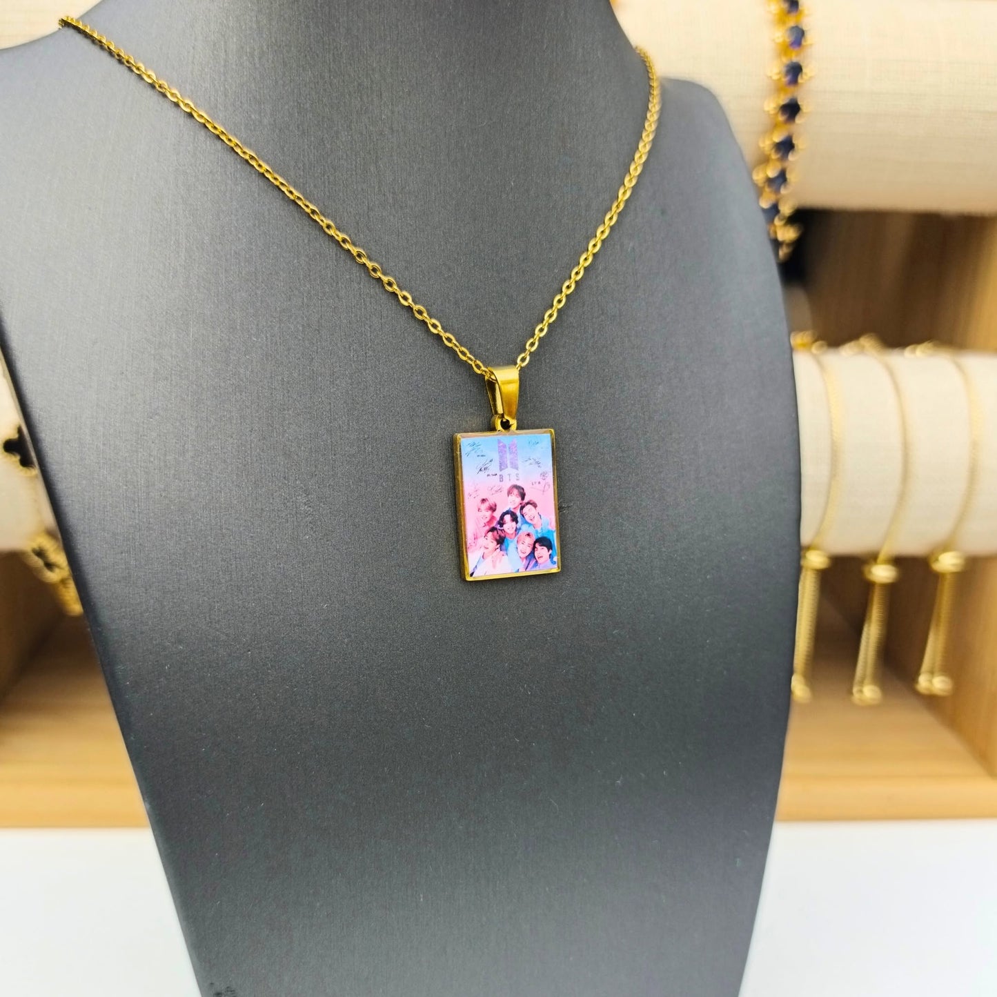 Collar de BTS 03