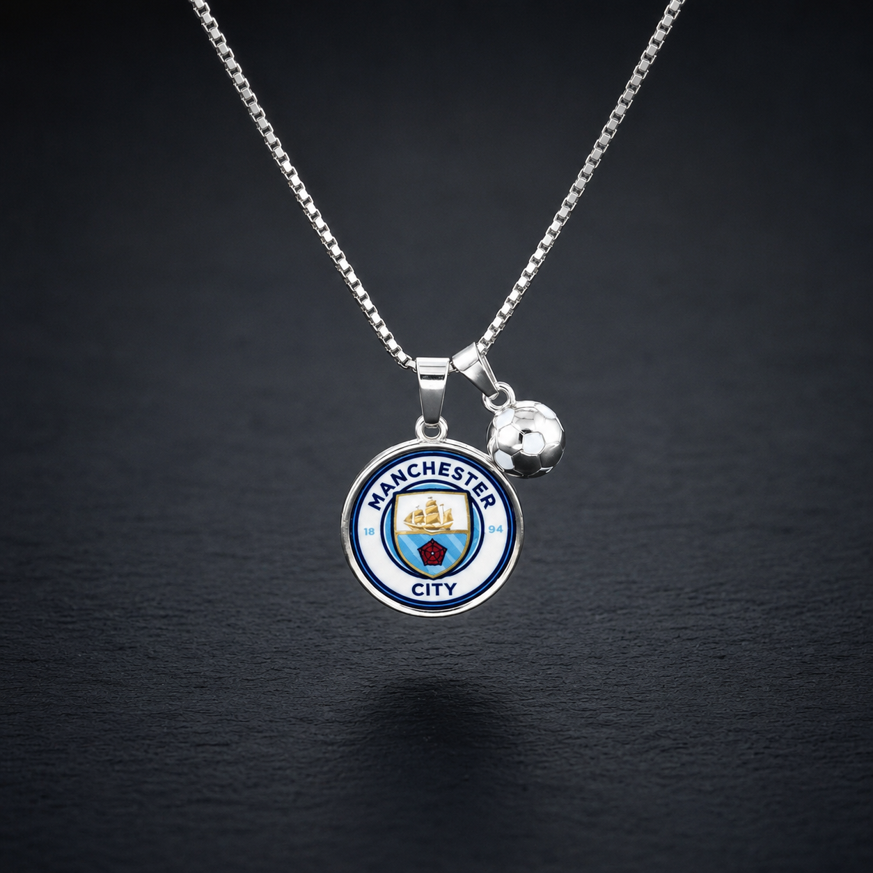 Collar Manchester City con balón