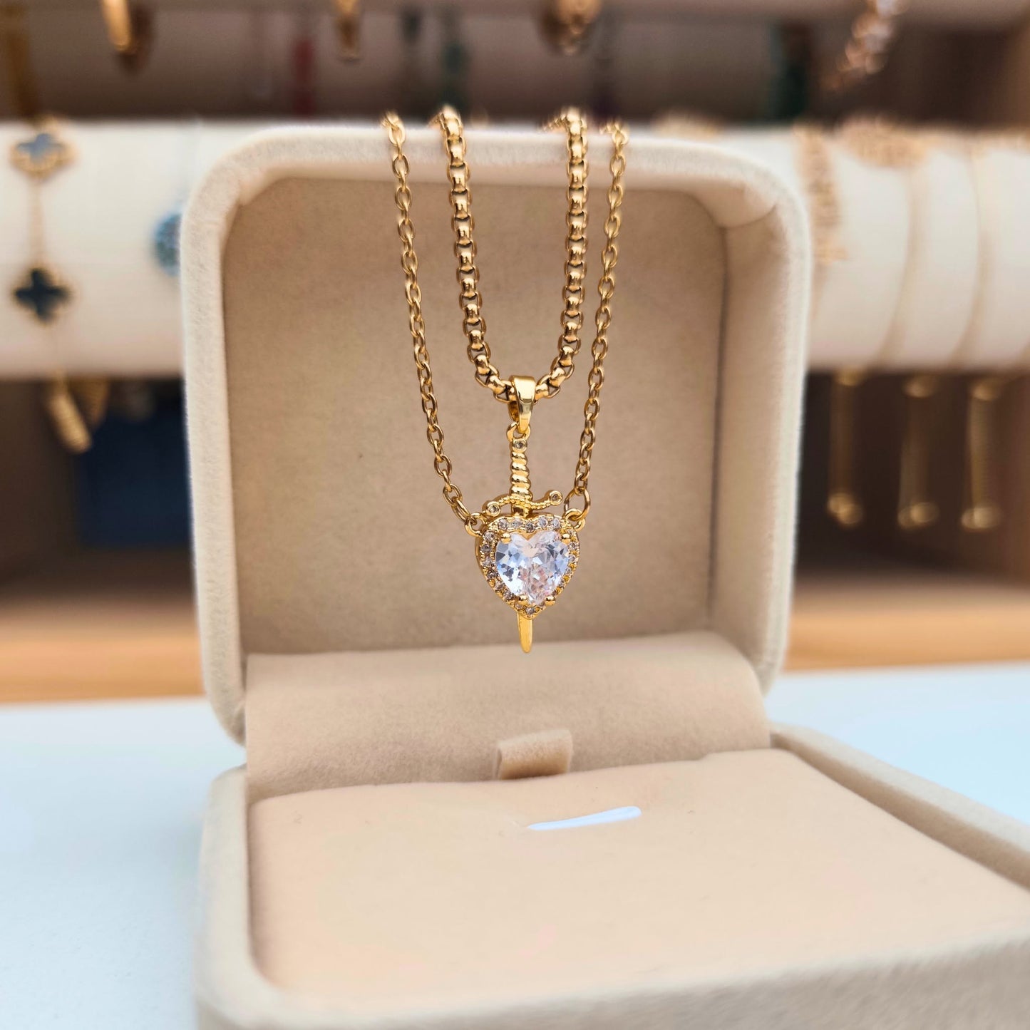 Collares pareja | Corazón y Espada Dorado 02