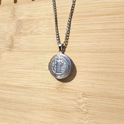 Collar relicario San Benito